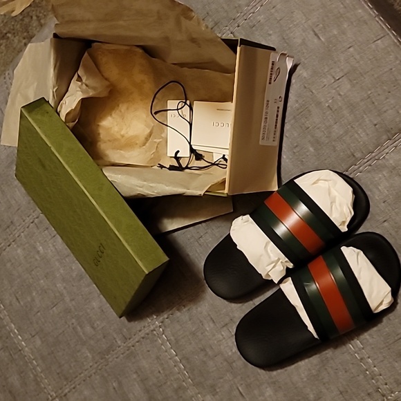 Authentic kids Gucci slides - Picture 7 of 9